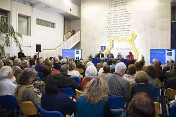 El Cabildo ratifica su compromiso de preservar la Memoria Histórica en la presentación del libro 'Héroes de chabola'/TA.